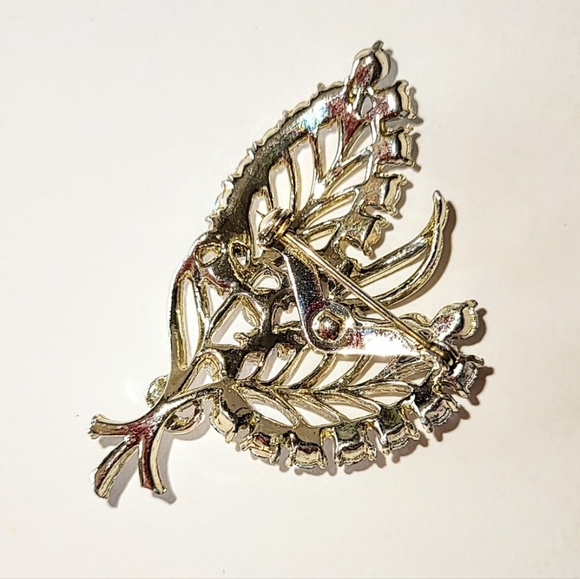 RED AURORA BOREALIS RHINESTONE DOUBLE LEAF BROOCH - Picture 3 of 5